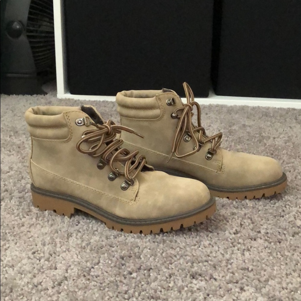 Brown knock off timbs